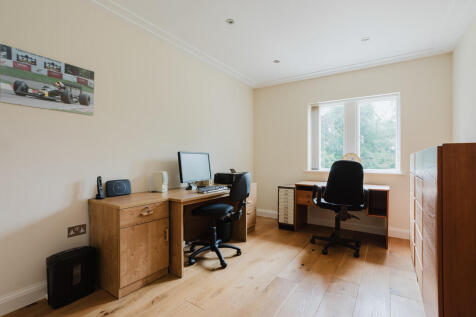 12c Westbury Rd A...