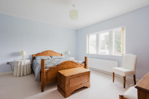12c Westbury Rd A...