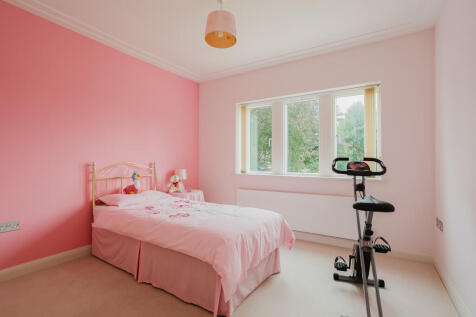 12c Westbury Rd A...