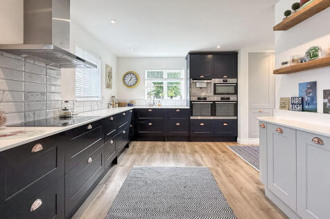 Kitchen/breakfast...