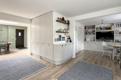 Kitchen/breakfast...