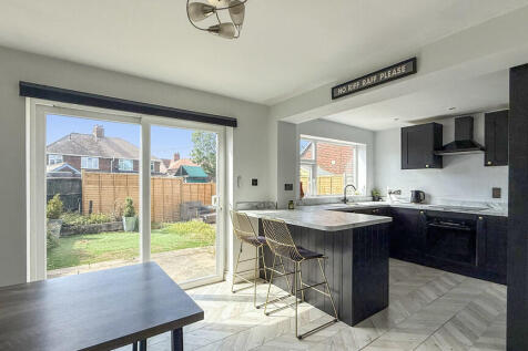 Kitchen/dining ro...