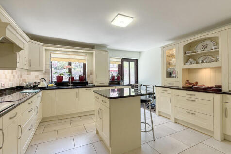 Kitchen/breakfast...