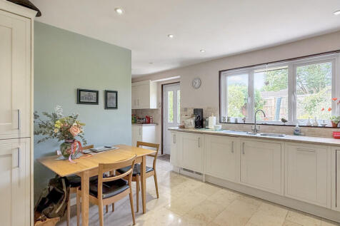 Kitchen/breakfast...
