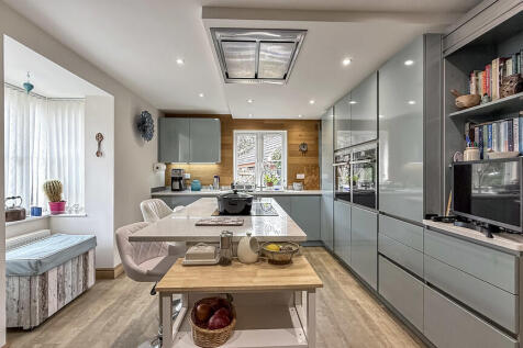 Kitchen/breakfast...