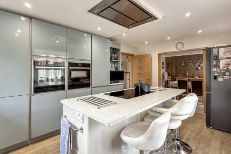 Kitchen/breakfast...