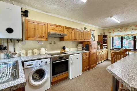 Kitchen/dining ro...