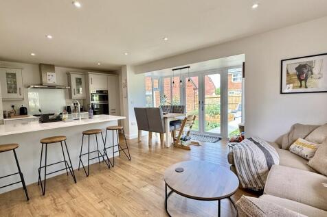 Kitchen/family ro...