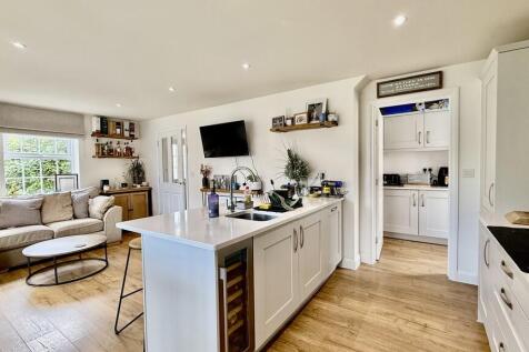 Kitchen/family ro...