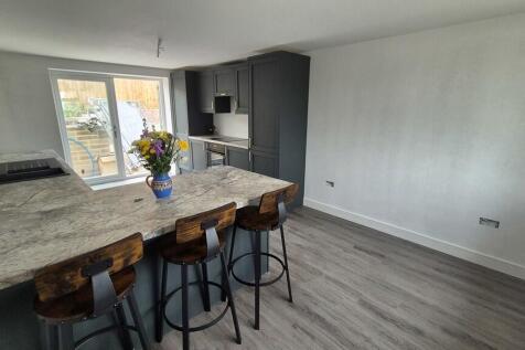 Kitchen/dining ro...