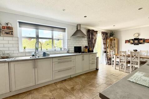 Kitchen/dining ro...