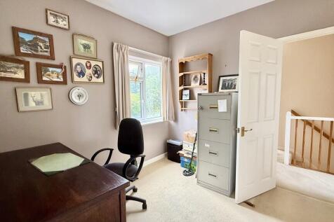 Bedroom/study