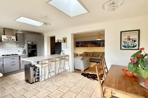 Kitchen/dining ro...