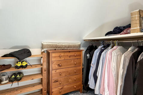 Walk-in wardrobe