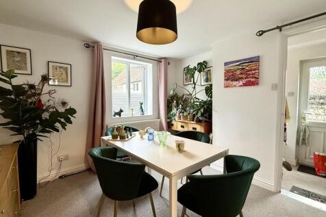 Lounge/dining roo...