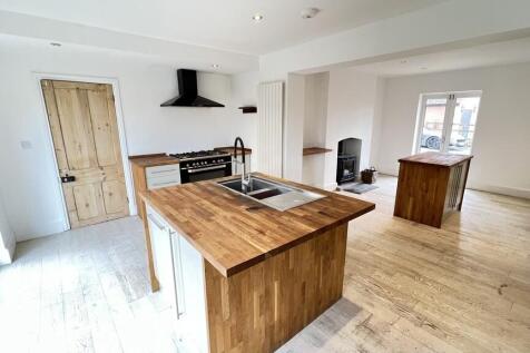 Kitchen/family ro...