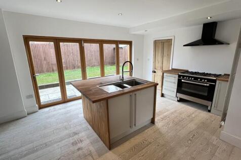 Kitchen/family ro...