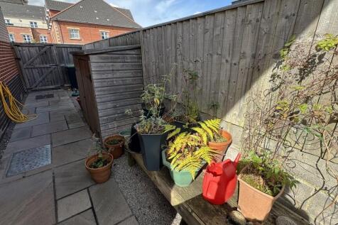 Side courtyard