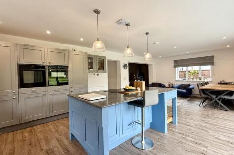 Kitchen/family ro...