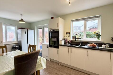 Kitchen/dining ro...