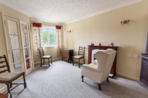 Lounge/dining roo...