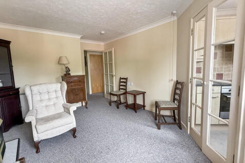 Lounge/dining roo...