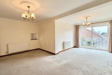 Lounge/dining roo...