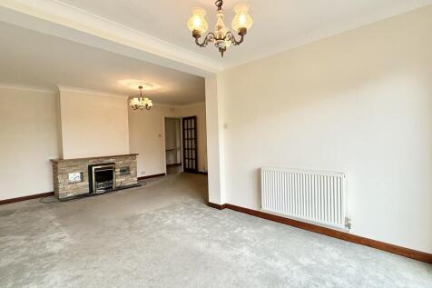 Lounge/dining roo...