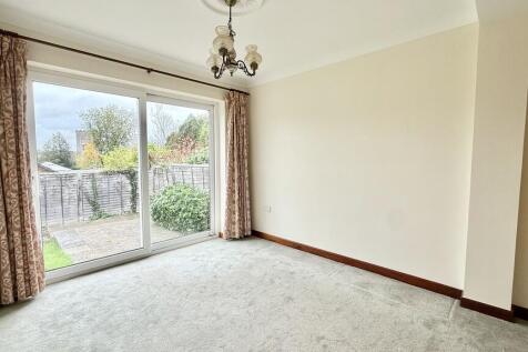 Lounge/dining roo...