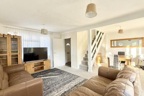 Lounge/dining roo...