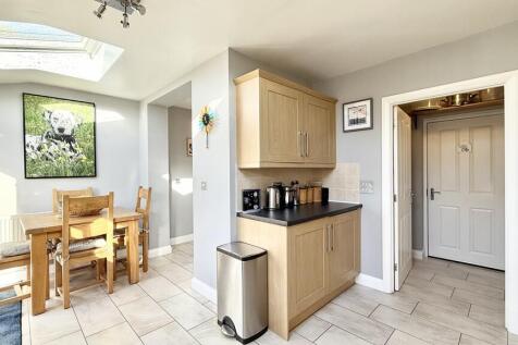 Kitchen/breakfast...