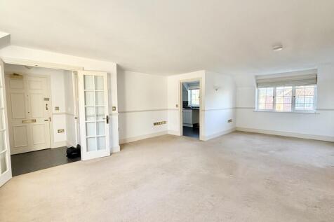 Lounge/dining roo...