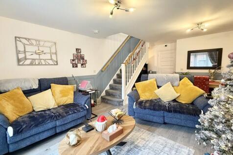 Lounge/dining roo...