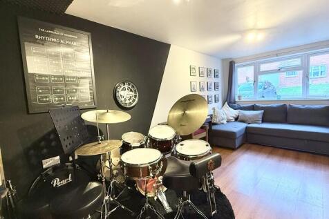 Studio/four bedro...