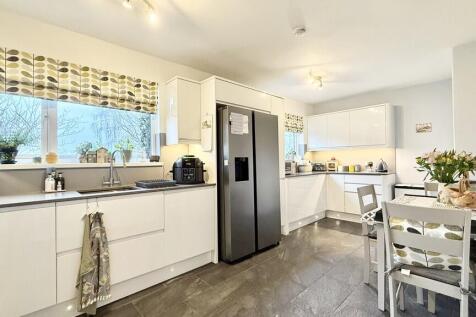 Kitchen/breakfast...