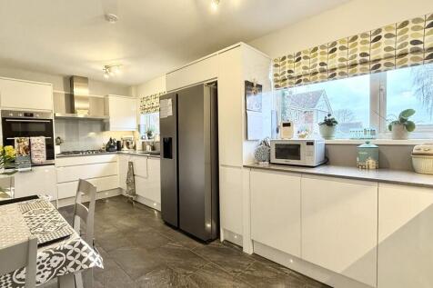 Kitchen/breakfast...