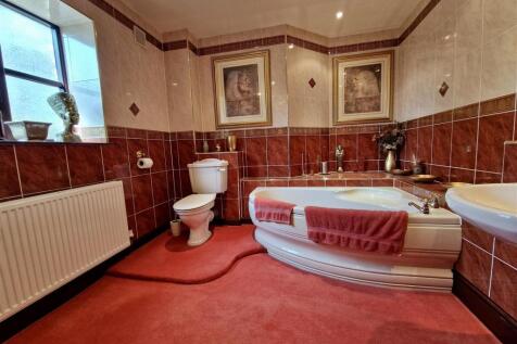 BATHROOM/WC