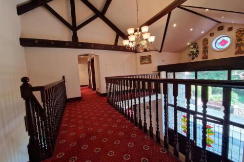 FIRST FLOOR LANDING