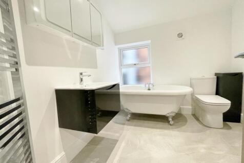BATHROOM/WC