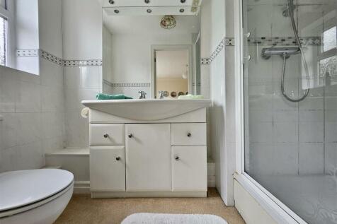 EN SUITE SHOWER ROOM/WC