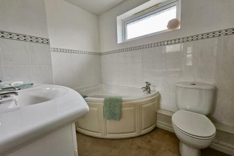 BATHROOM/WC