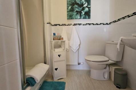 EN SUITE SHOWER/WC