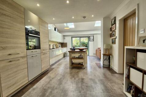 OPEN PLAN DINING KITCHEN