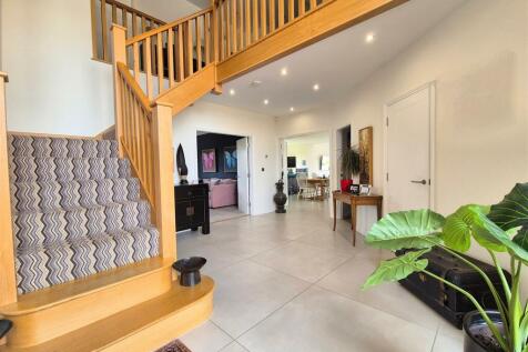 ENTRANCE HALLWAY