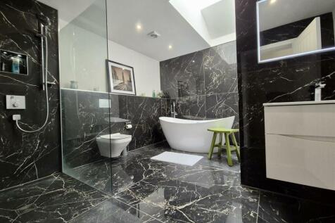 BATHROOM/WC