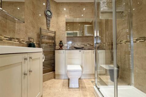 EN SUITE SHOWER ROOM/WC