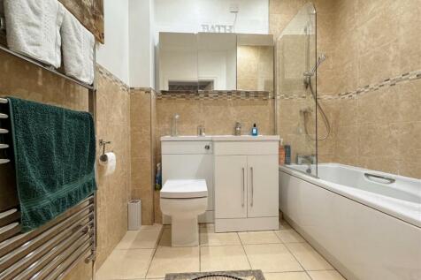 BATHROOM/WC