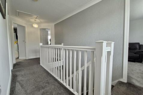 FIRST FLOOR LANDING