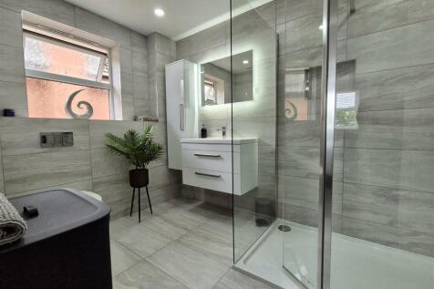 EN SUITE SHOWER/WC