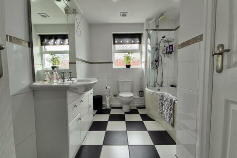 BATHROOM/WC